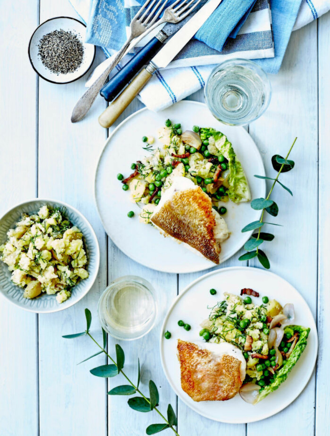 Stekt torsk med krossad dillpotatis. Stekt torsk med krossad dillpotatis