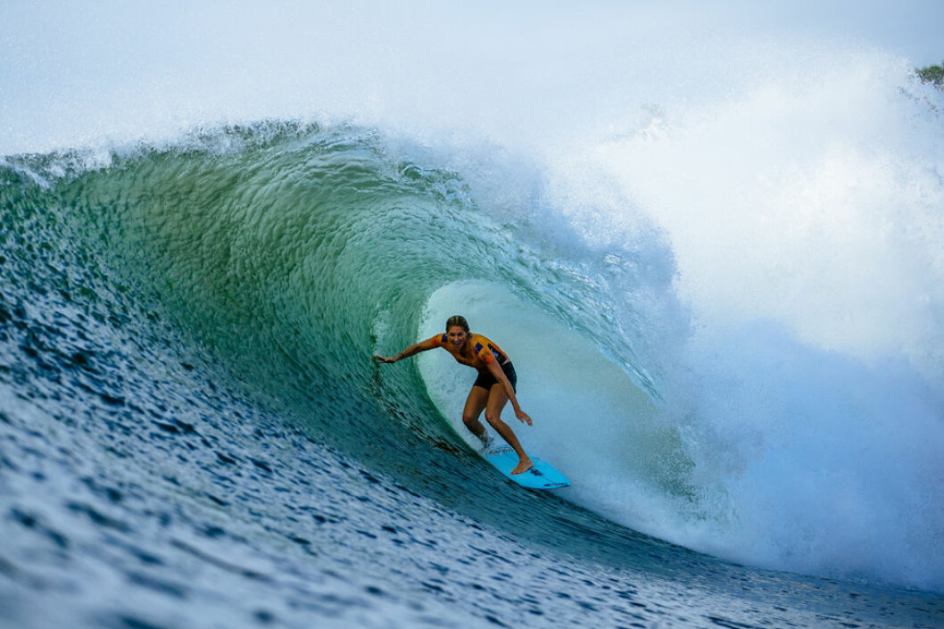  Stephanie Gilmore surfar på Beachwaver Maui Pro tävlingen på Hawaii 2018.