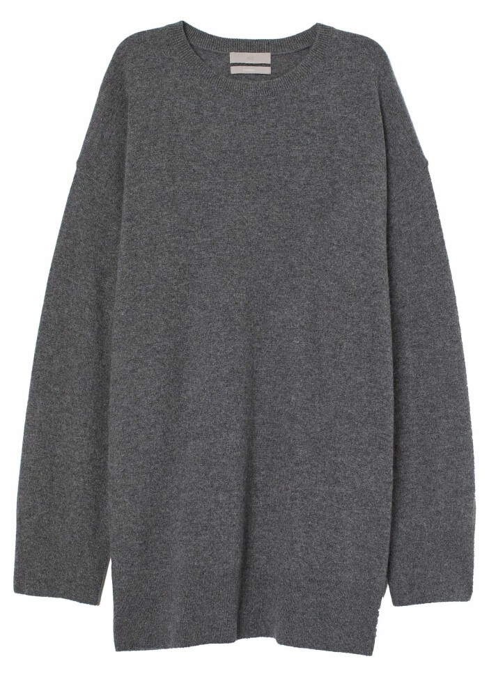 Stickad kashmirtröja i längre modell från H&M.
