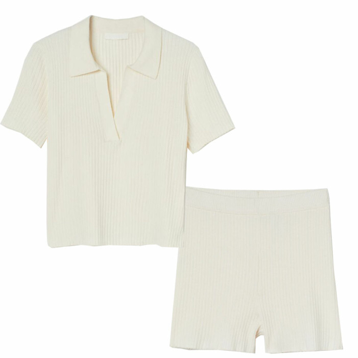 set med stickade shorts och stickad tröja med krage