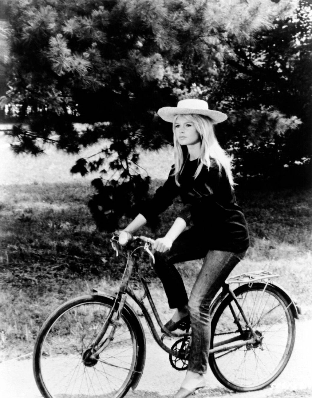 Brigitte Bardots i filmen ”A Very private affair” från 1962. Looken har satt tonen för den franska stilen som är så poppis bland influnencers. Brigitte Bardot 1962