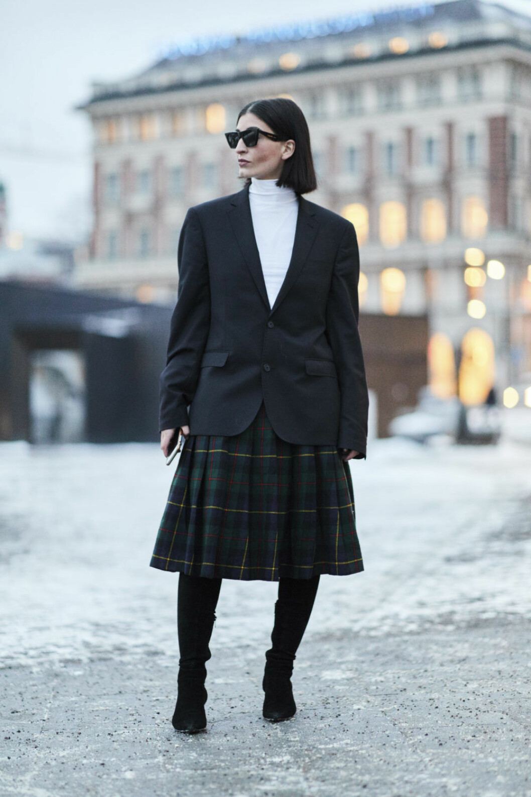 <img class="size-medium wp-image-250191" src="https://files.elle.se/uploads/2018/01/Stockholm-str-RF18-4260-800x533.jpg" alt width="800" height="533" srcset="https://files.elle.se/uploads/2018/01/Stockholm-str-RF18-4260-800x533.jpg 800w, https://files.elle.se/uploads/2018/01/Stockholm-str-RF18-4260-1000x667.jpg 1000w" sizes="(max-width: 800px) 100vw, 800px"> Streetstylebild på kvinna i oversized kavaj.