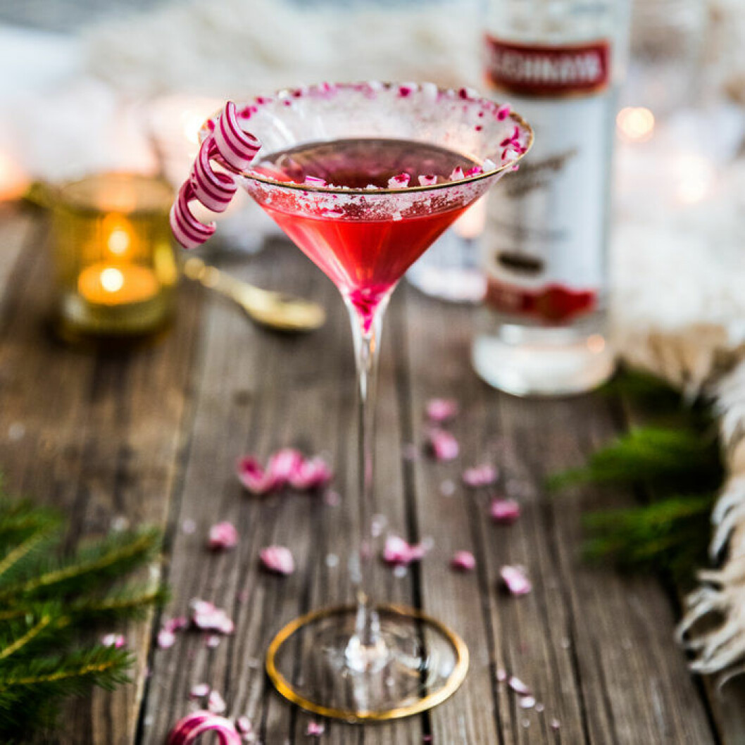 Polkatini med Stolichnaya vodka. Polkatini med Stolichnaya vodka.