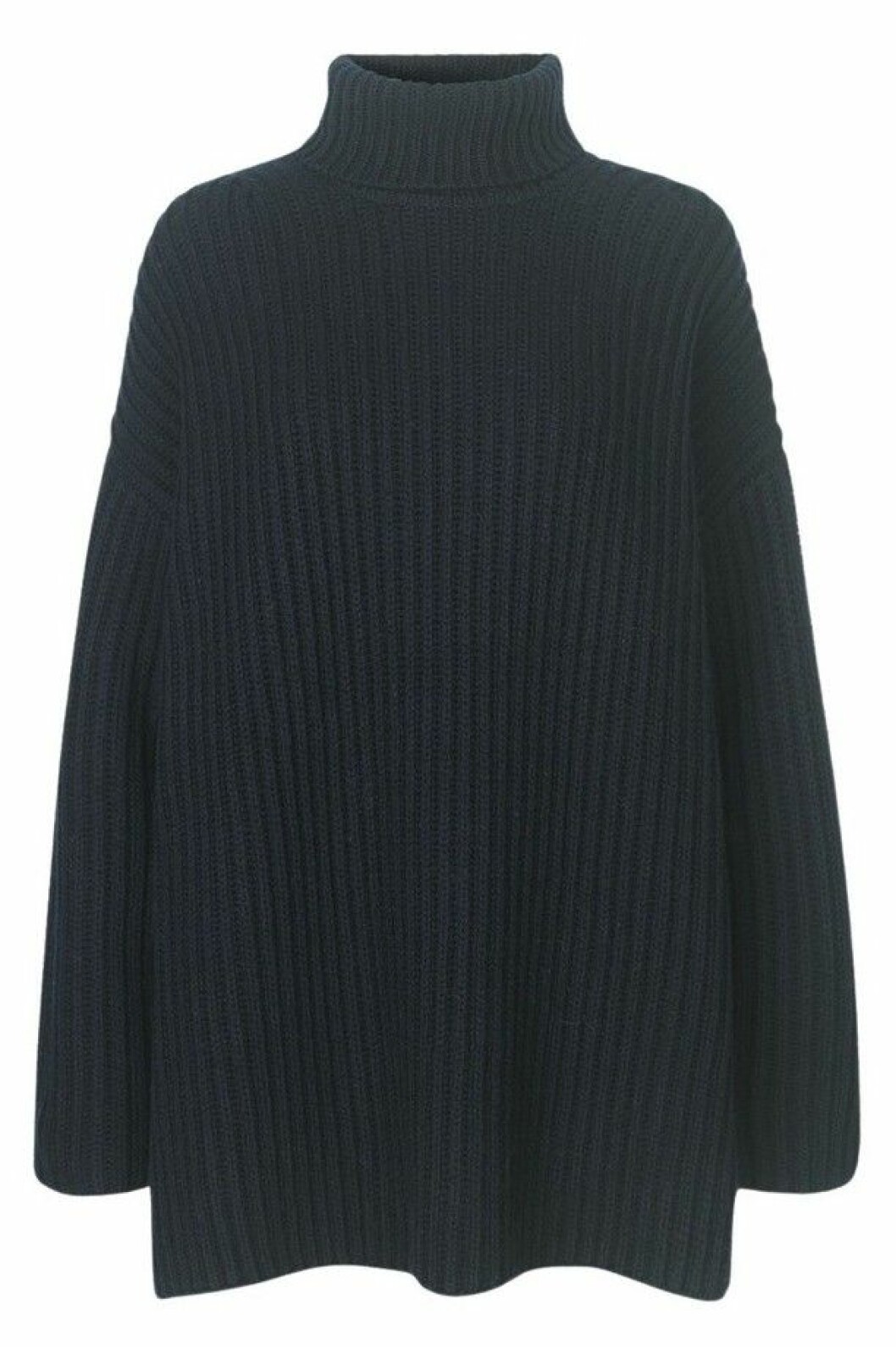 Marinblå stickad tröja från Samsøe Samsøe i oversized modell.