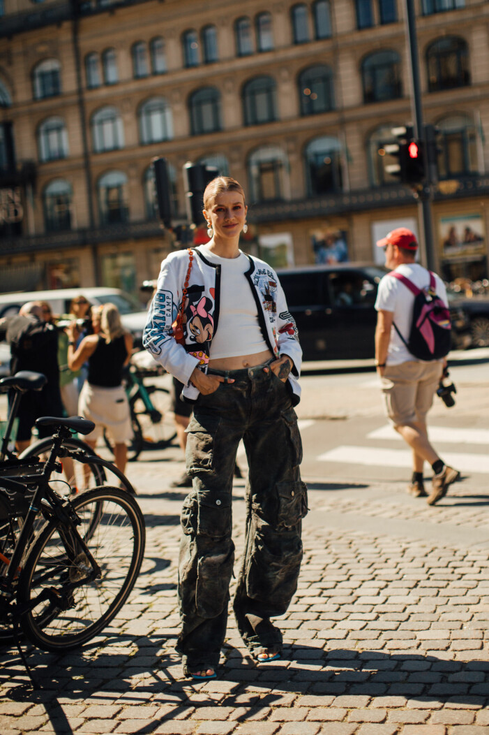 Utilityinspirerade eller mer dressade – båda varianterna av cargobyxor syntes under modeveckan i Köpenhamn. streetstyle cargo pants