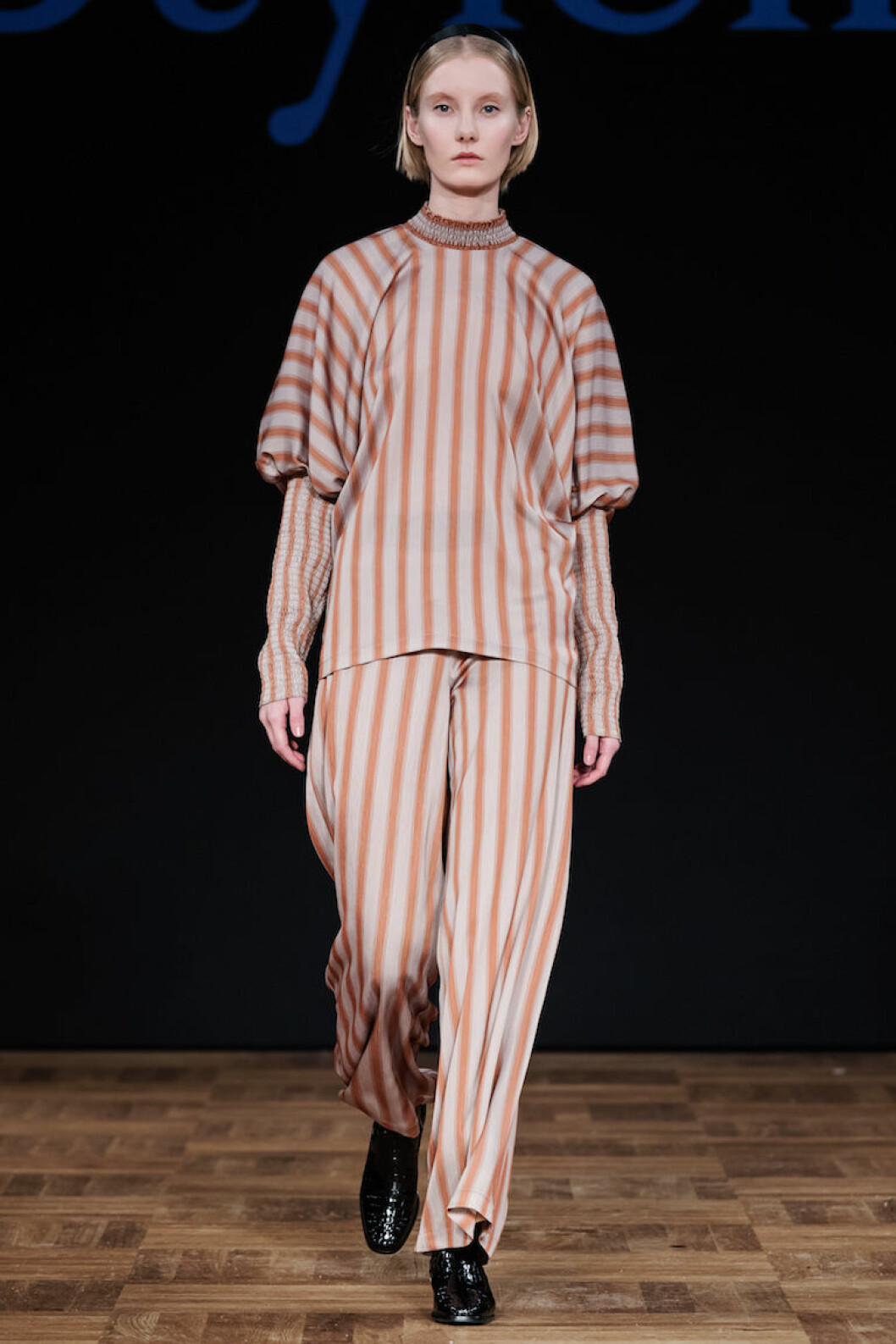 Stylein AW18 Randigt set i rosa och orange från Stylein AW18.