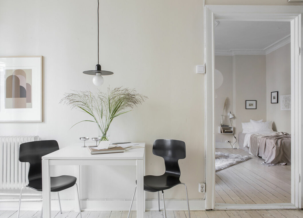 Anpassa stylingen enligt målgruppen för bästa resultat. Foto: Cim Ek Styling: Greydeco för Alvhem/mäklare: Sandra Guerrero Snygg liten tvåa med ljus och naturnära inredning