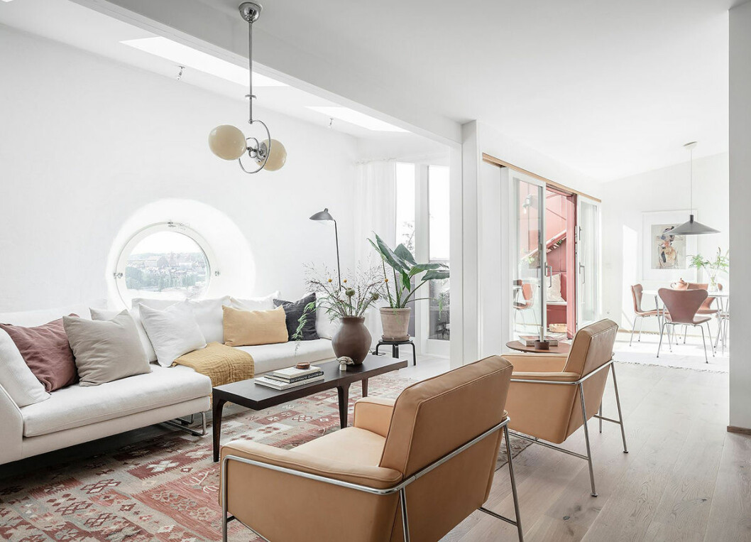 Styla enhetligt och för att lyfta bostadens bästa sidor. Foto: Anders Bergstedt Styling: Greydeco för Alvhem/mäklare: Åke Åkerman Snygg vindsvåning med fin homestyling