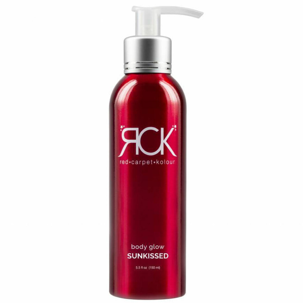 Red carpet kolur, från Ofra Cosmetics. <a href="https://track.adtraction.com/t/t?a=1117786221&as=1212076637&t=2&tk=1&epi=boostbranna&url=https://www.lyko.se/ofra-cosmetics/ofra-cosmetics-red.ckolour-lumi2.bodyglow" target="_blank" rel="noopener">Här kan du köpa den</a>. SUNKISSED