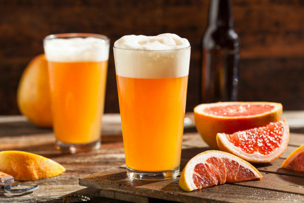 Suröl med grapefrukt. Foto: Shutterstock