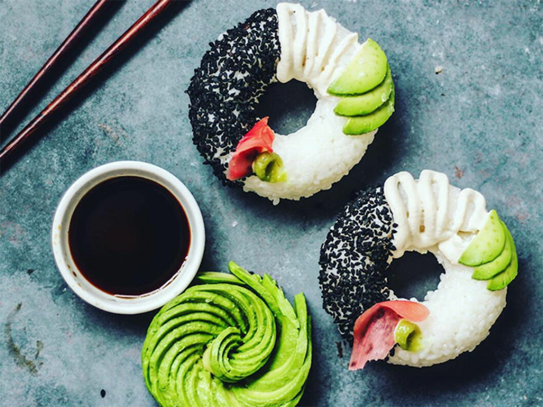 Foto: Instagram/<a href="https://www.instagram.com/p/BGVTMSfFURD/?taken-by=sobeautifullyraw" target="_blank" rel="noopener">sobeautifullyraw</a> sushi-donut