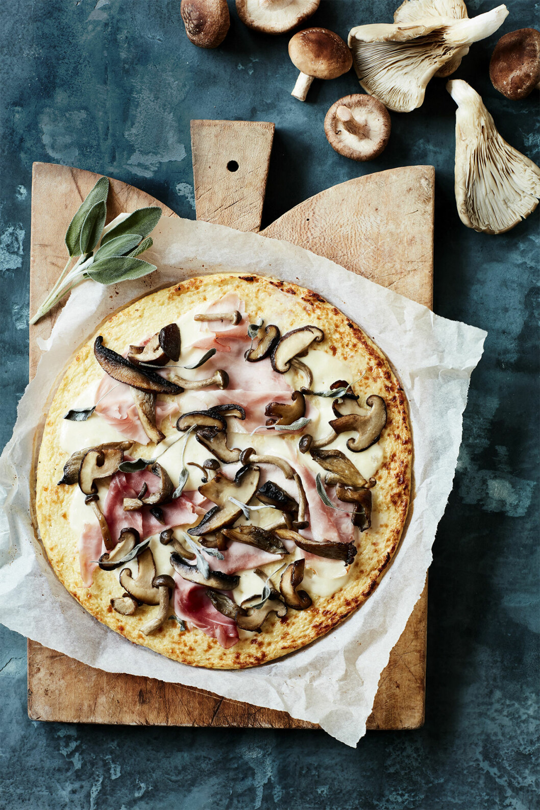 Capricciosa på blomkålsbotten. Recept capricciosa på blomkålsbotten