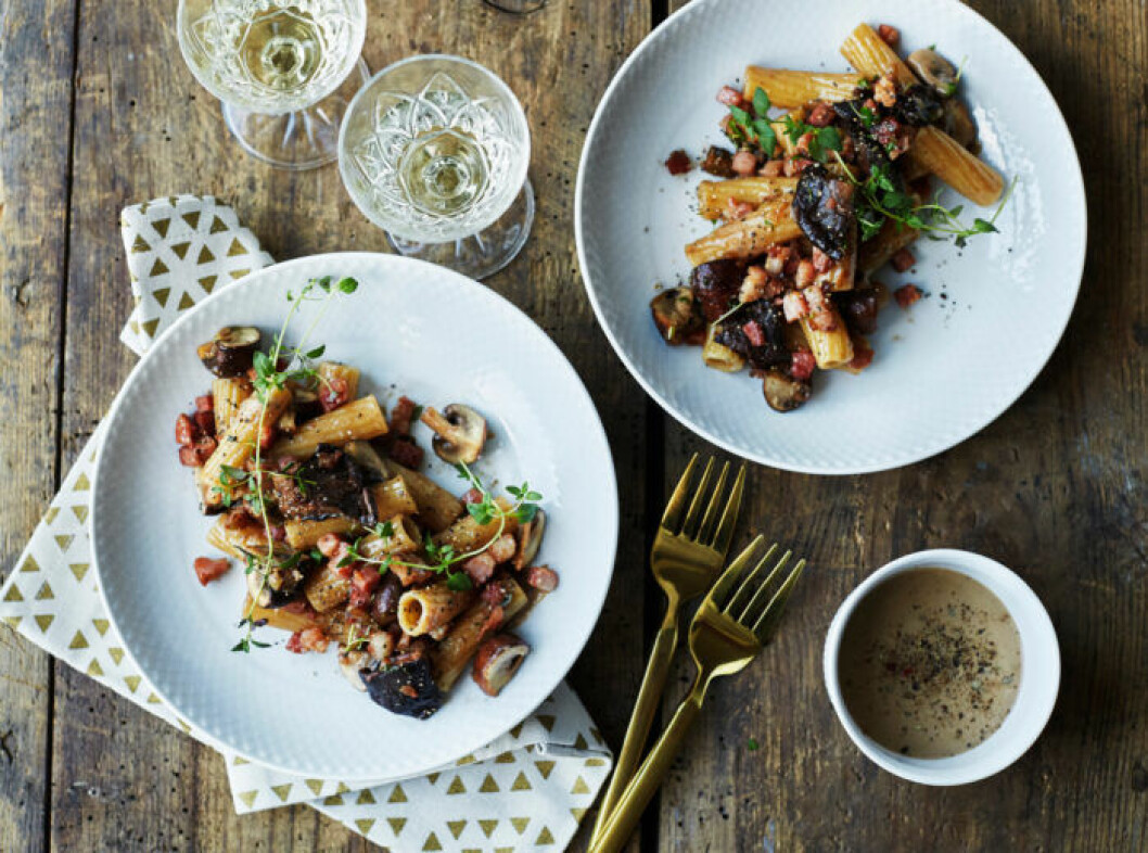 Svamppasta med gräddsås. Recept på lättlagad svamppasta med gräddsås