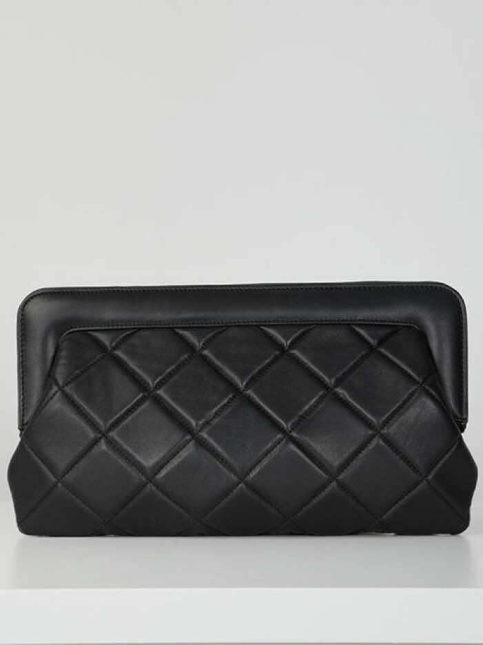 svart-clutch-gestuz