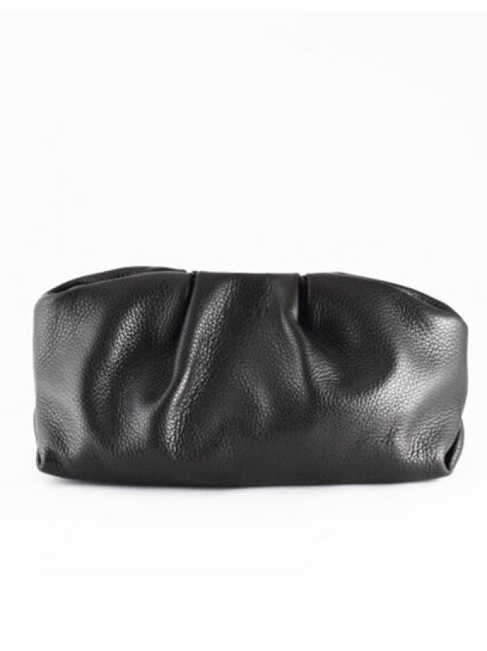 svart-clutch-kasti-studio
