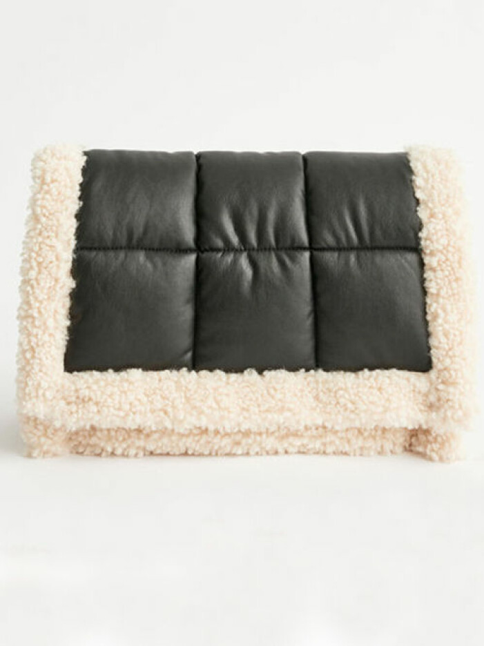svart-clutch-stand-studio