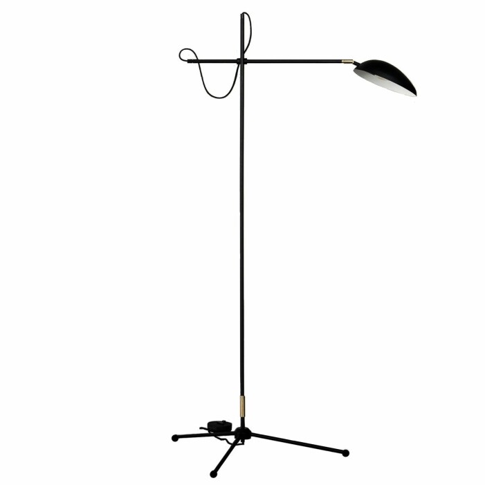 svart golvlampa från watt veke