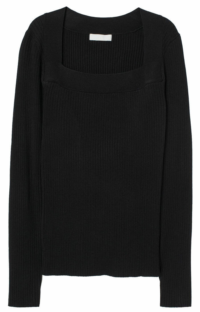 Svart ribbstickad tröja med raka snitt från H&M.