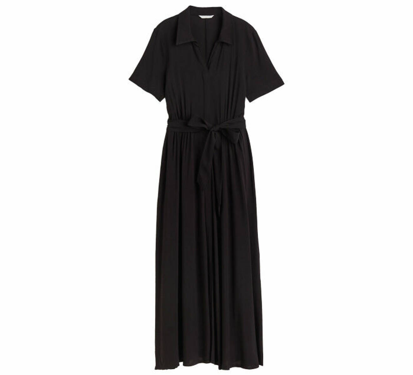 svart lång klänning i skjortmodell med skärp i midjan tillverkad i viskosblandning från H&amp;M