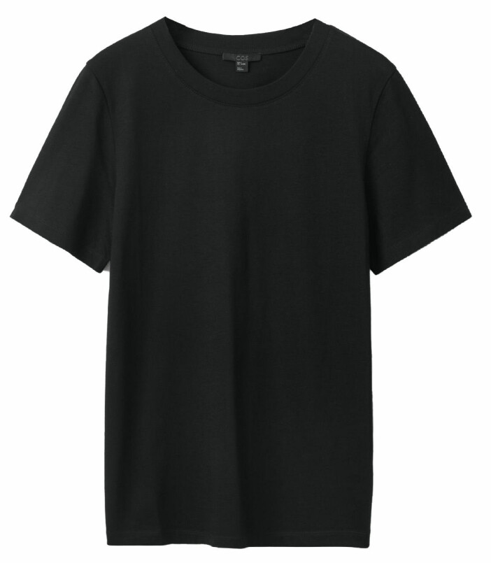 Svart t-shirt från Cos.