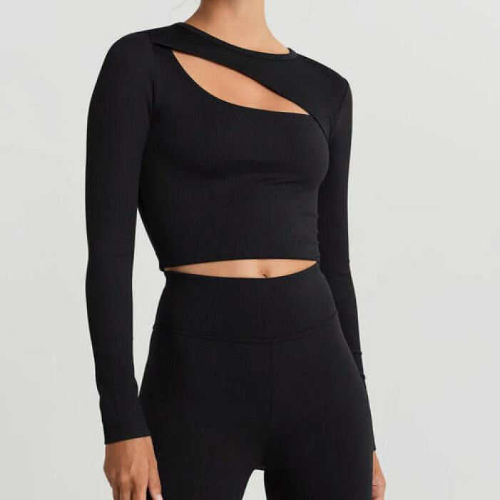 Svart topp med cut out från gina tricot