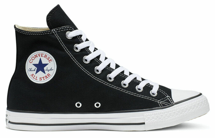 Svarta klassiska Converse i hög modell.