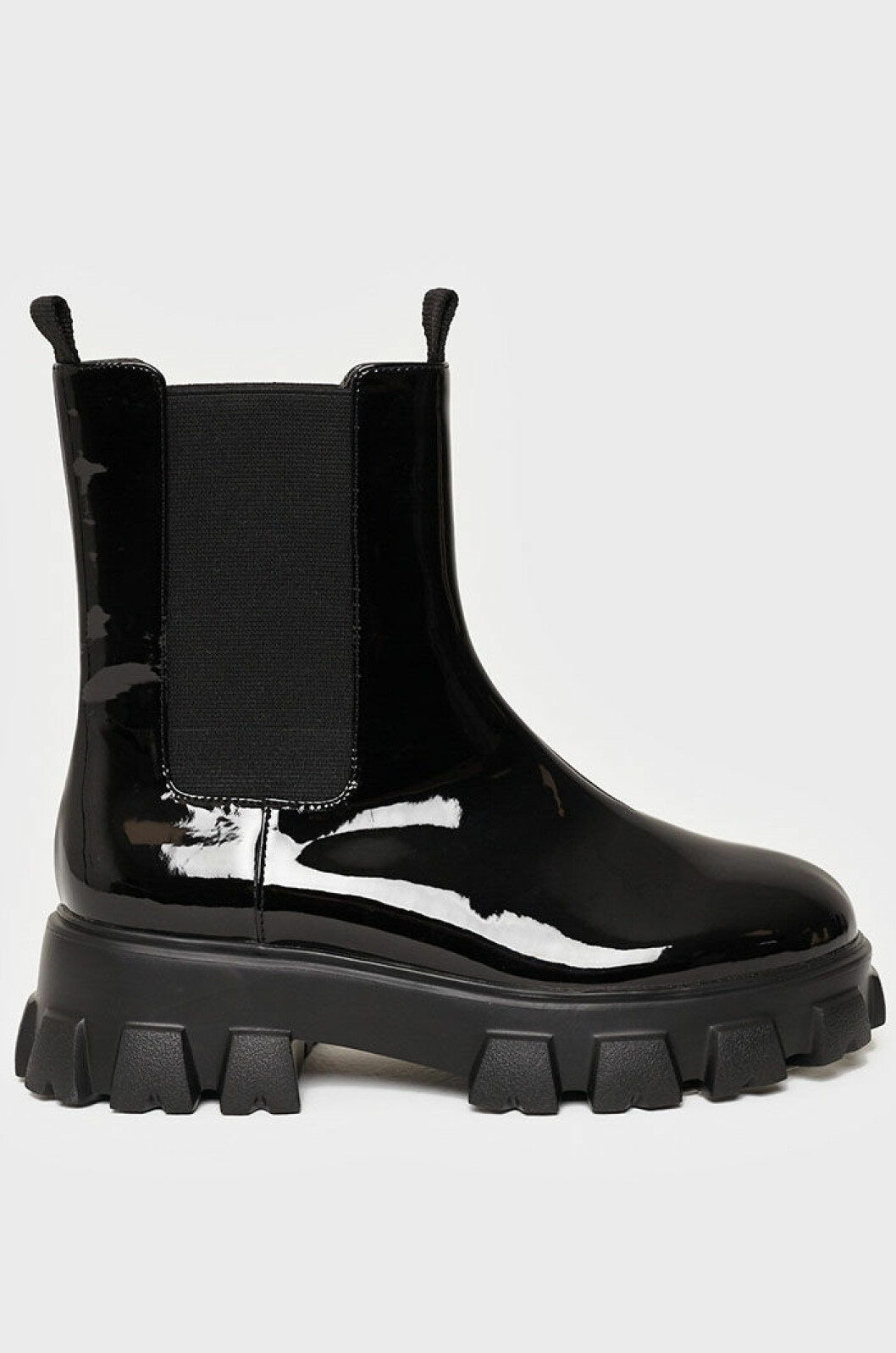 svarta-lackade-boots-nly-shoes
