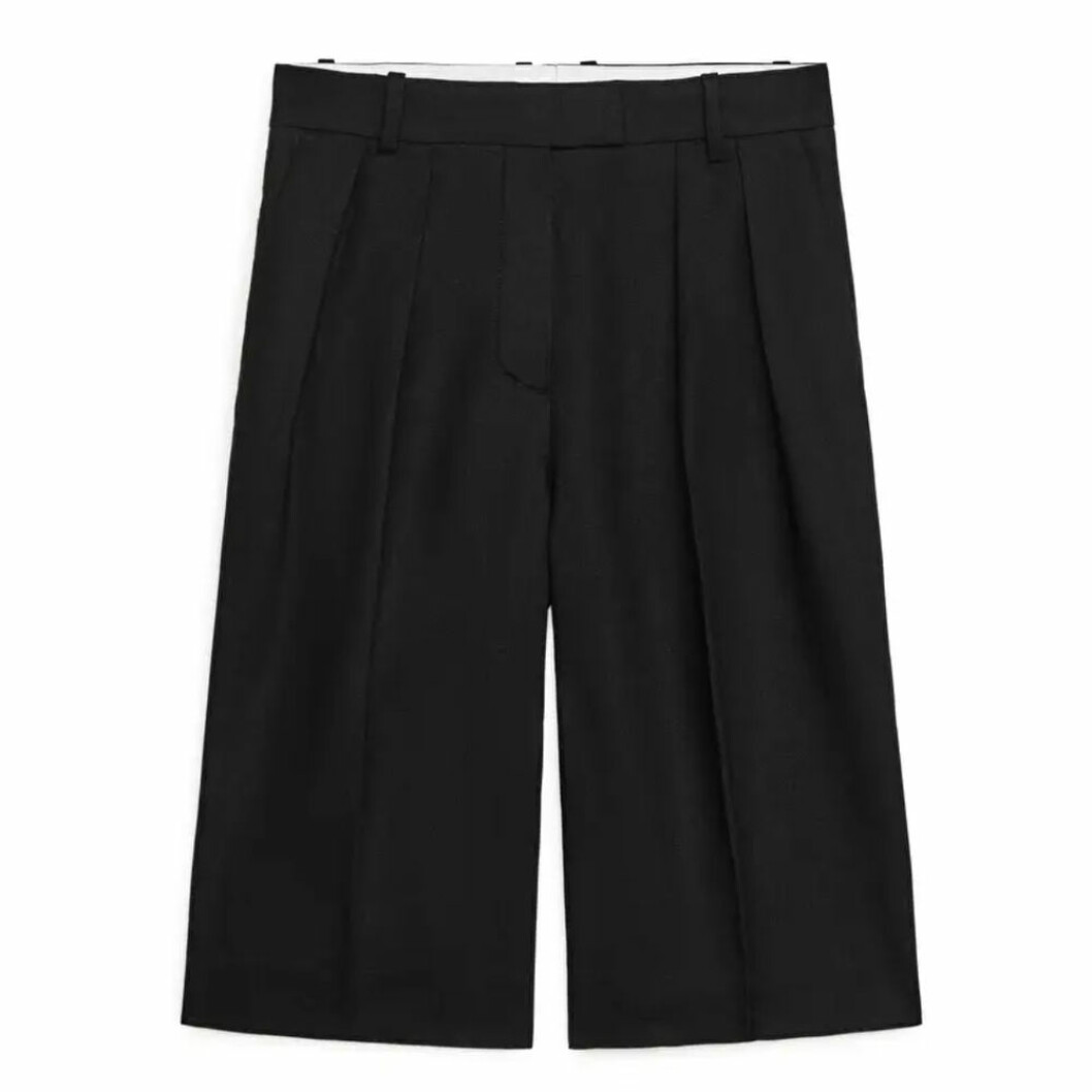 Svarta linneshorts från arket