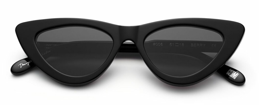 svarta solglasögon i cateyemodell från chimi eyewear.