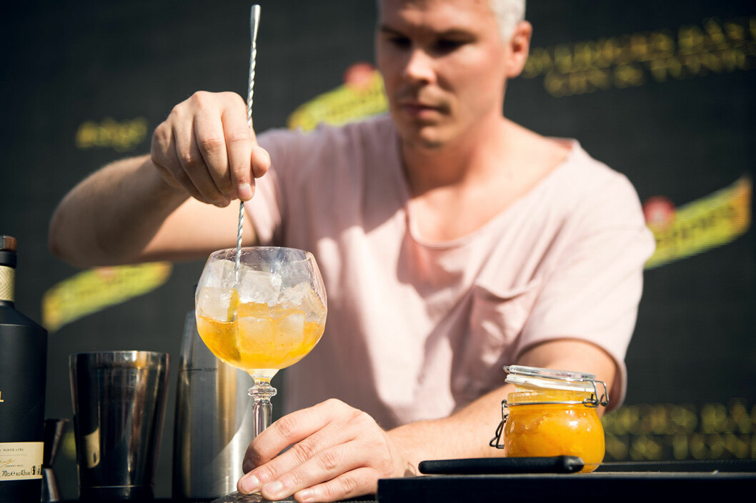 Hemmamixaren Christoffer Ek gör Sveriges bästa Gin & Tonic. Christoffer Ek gör Sveriges bästa Gin & Tonic