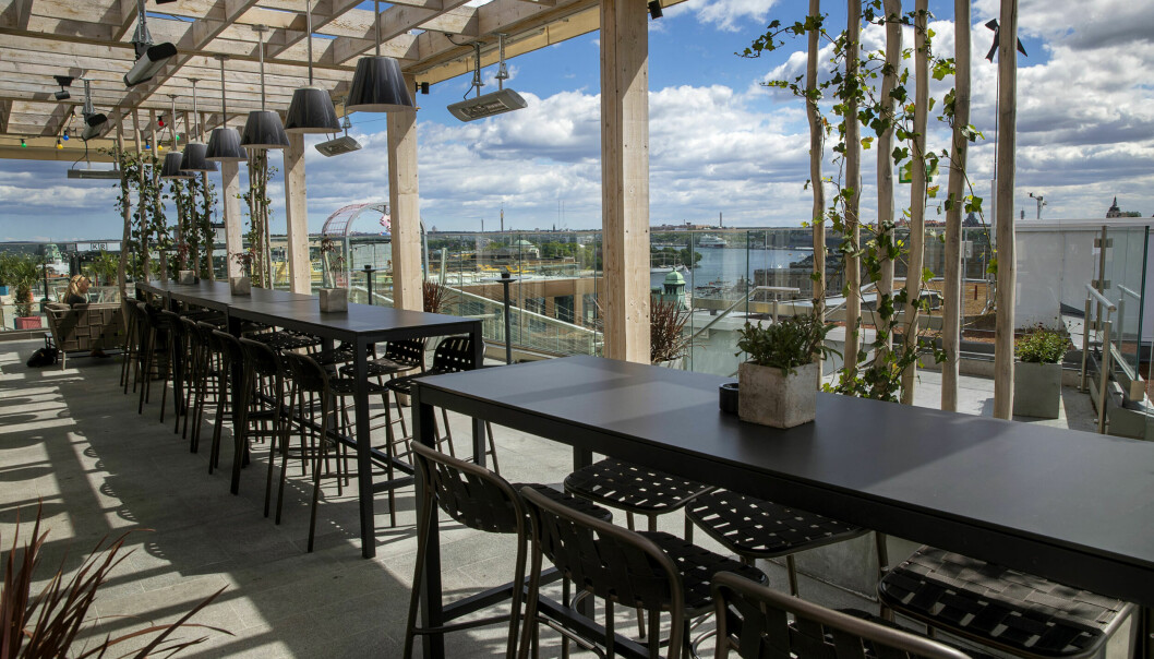 Spana ut över takåsarna från TAK. Klicka på bilden för att läsa mer om Hobo Hotel och dess restauranger och barer. Takterrass och restaurang TAK på Hobo Hotell i Stockholm