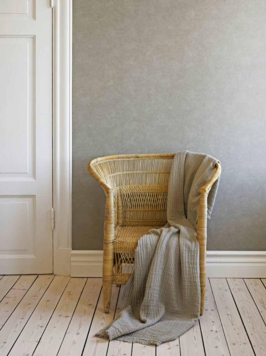 Kalk som kvarstår! Boråstapeters nya kollektion<em> Shades of chalk </em> i naturnära färgskala. Tapet <em>Quartzite</em>, 349 kr/rulle, Boråstapeter. Boråstapeters kollektion Shades of chalk med ljusbruna tapeter