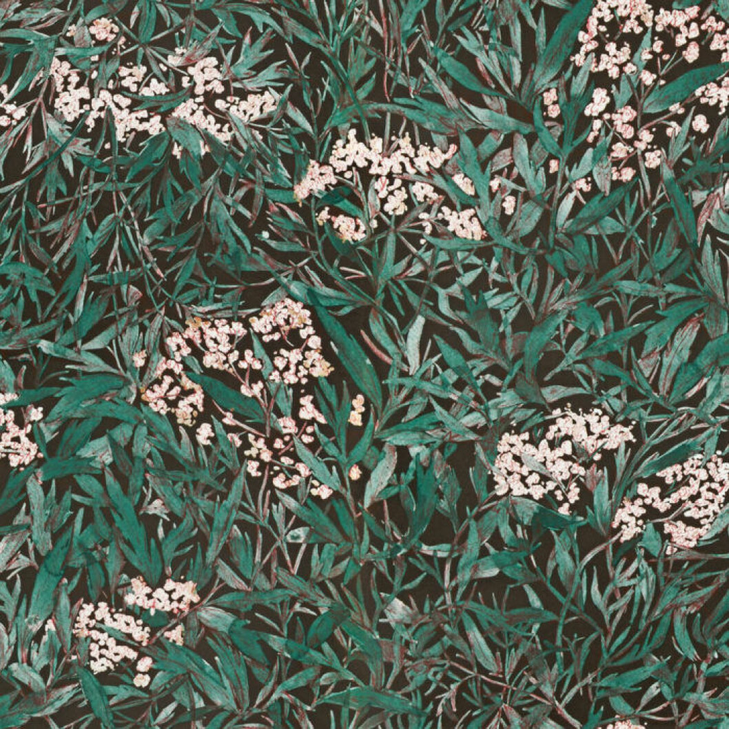 Tapet <em>Malin</em>, design Sara Bergqvist, ingår i nya kollektionen Oas som lanseras i mitten av augusti, 870 kr/rulle, Sandberg. Blommiga tapeten Malin från Sandberg