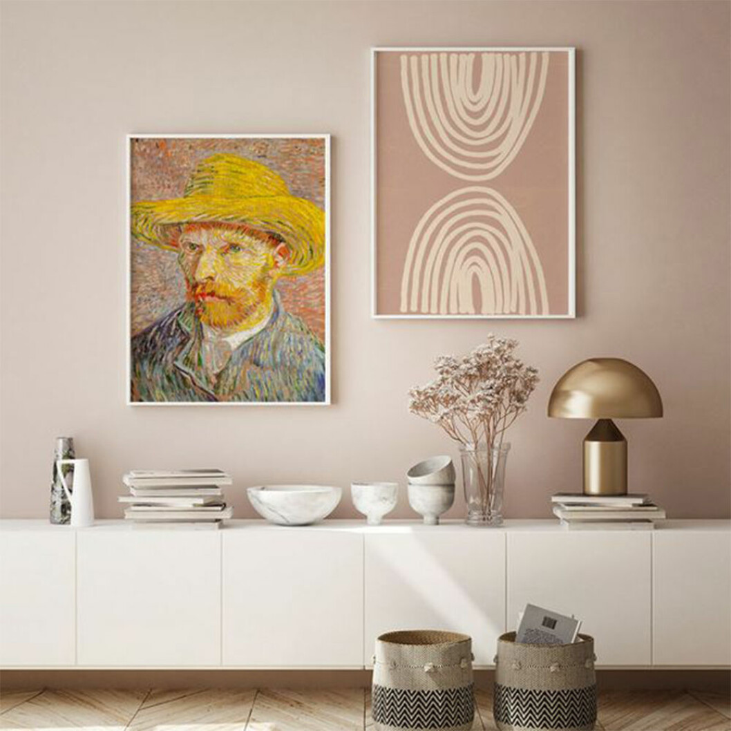 Foto och motiv: <a href="https://dearsam.se/" target="_blank" rel="noopener">Dear Sam</a> Tavelvägg med två tavlor