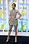 Taylor Swift i silverklänning med kedjor under MTV VMA.