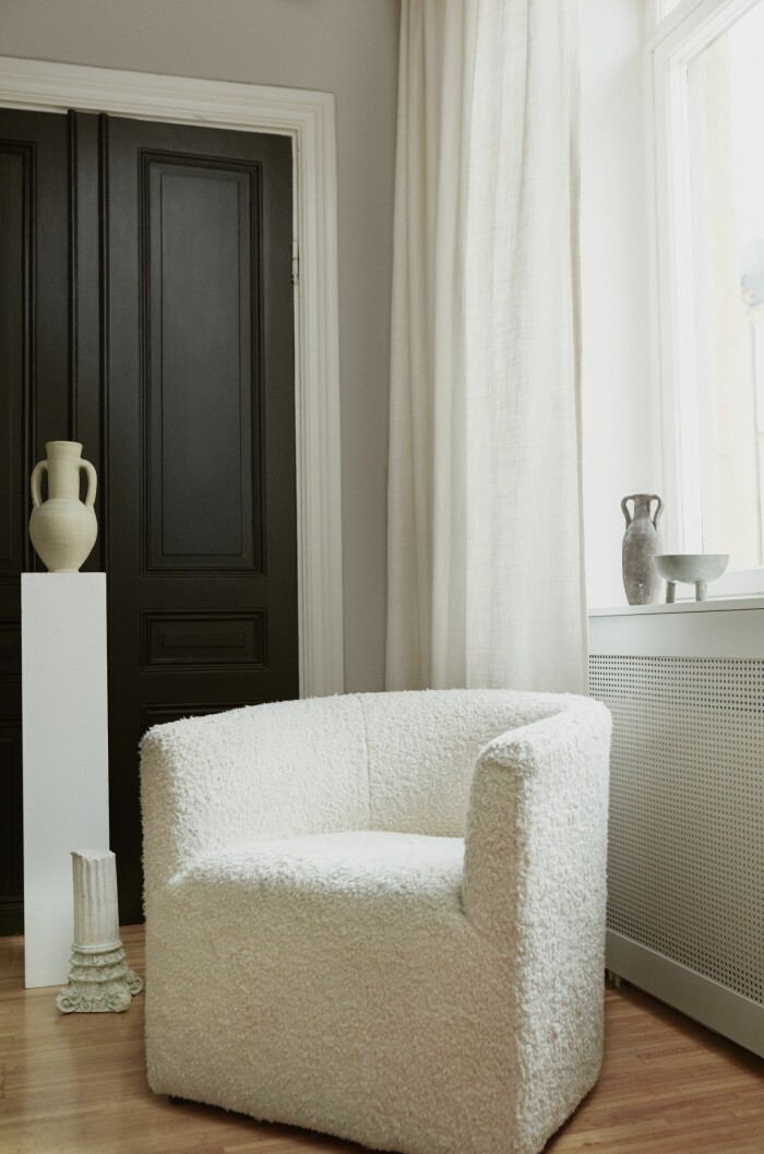Fåtöljen <em>Vivi</em> i teddymaterial från svenska Melimeli. Foto: Melimeli teddyfåtölj från melimeli
