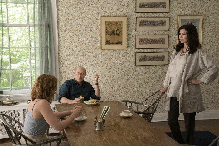 Vackra interiörer på Long Island utlovas! Foto: HBO The Affair - inredning med blommig tapet