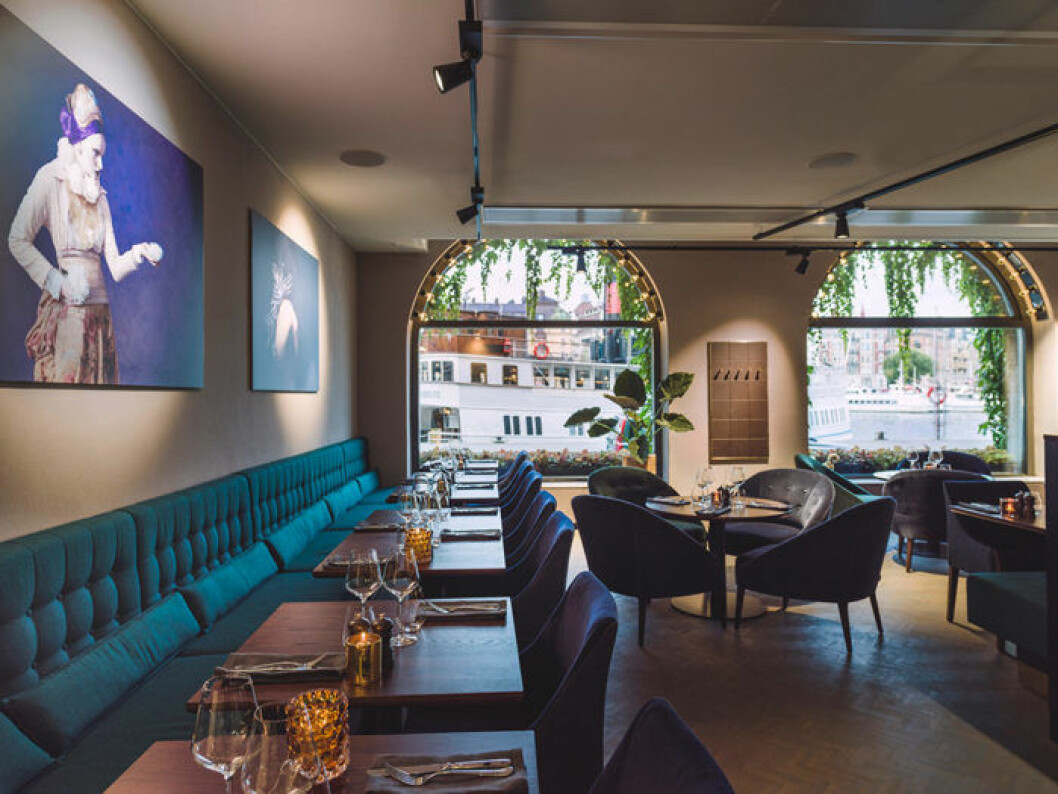 Restaurangen med utsikt mot Nybrokajen och Strandvägen.