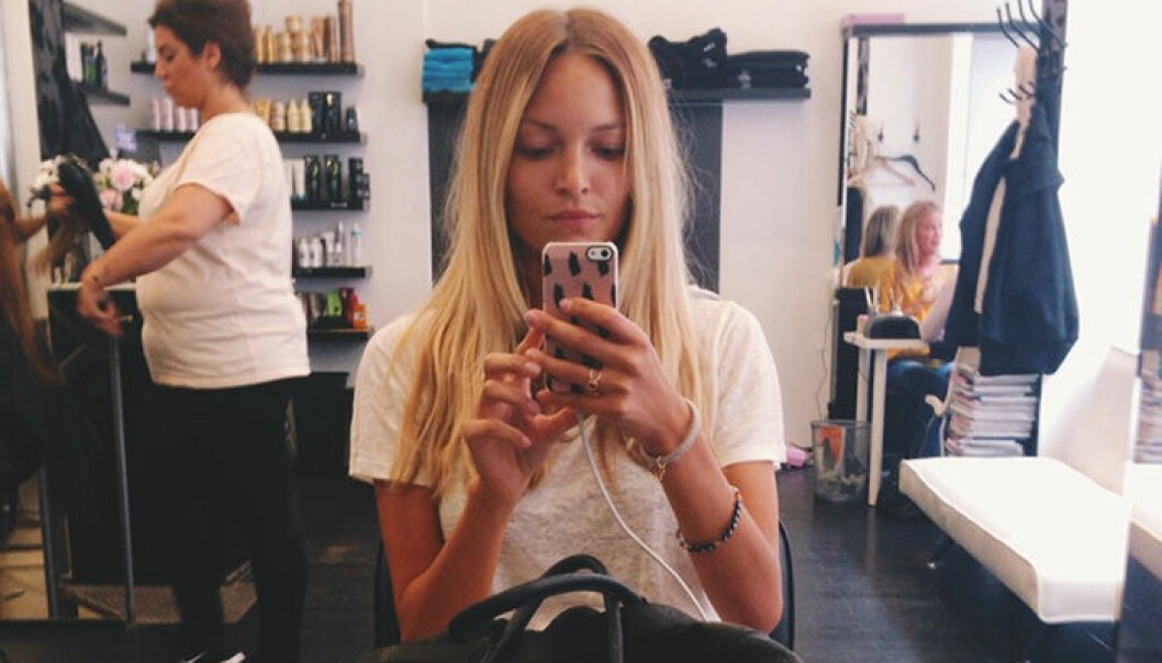 JUST NU: BEAUTY TUTORIAL MED THERES, JENNY OCH SANDRA