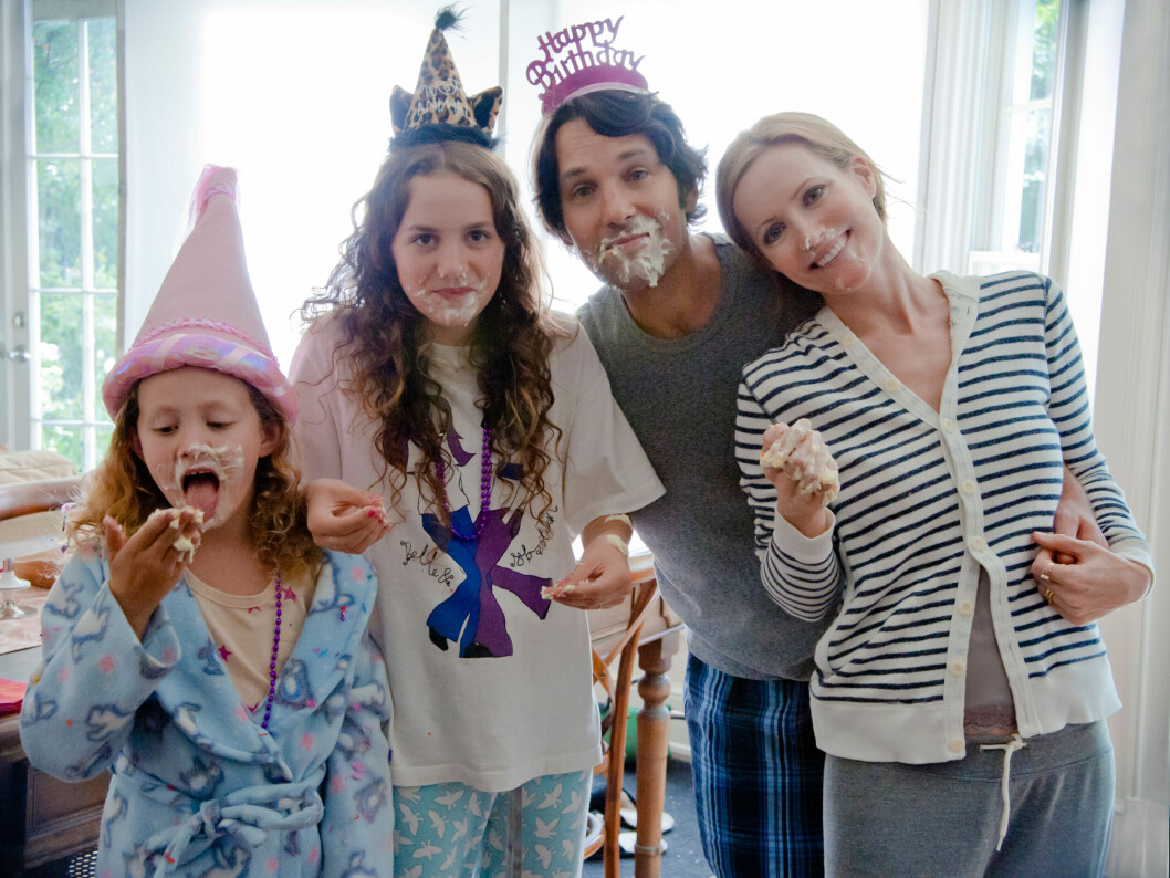Iris och Maude spelar tillsammans med mamma Leslie Mann och Paul Rudd i <em>This is 40</em>, skapad av pappan Judd Apatow, 2012. This is 40