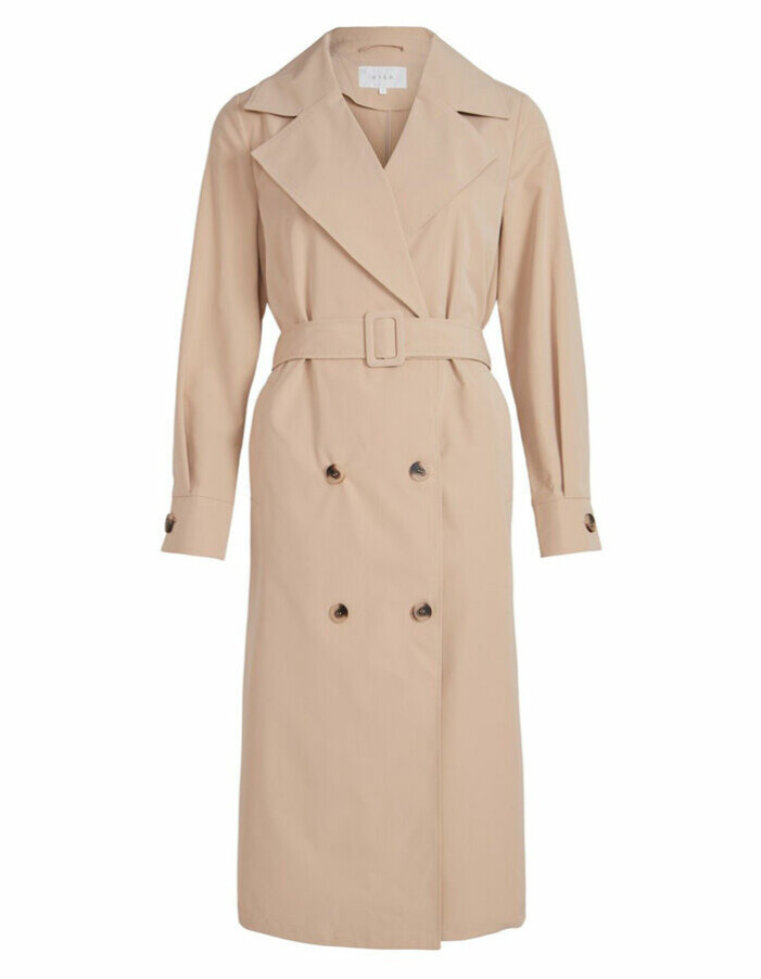 En tidlös trenchcoat i en beige nyans funkar till allt. Klicka på bilden för att komma direkt till plagget. tidlös trenchcoat till basgarderob för dam