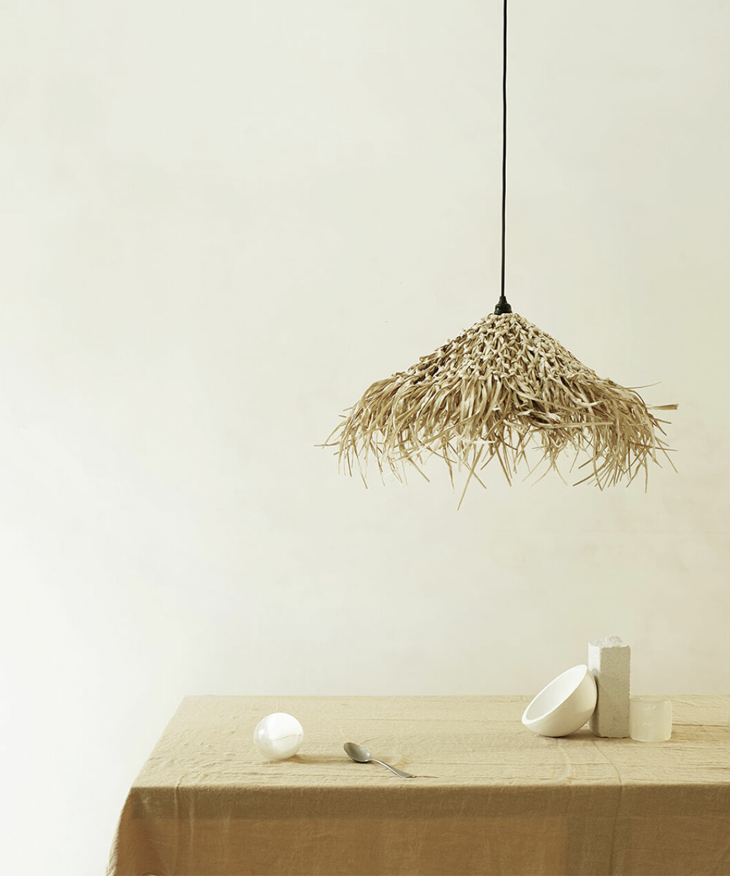 Lampa i naturmaterial från Tine K Home