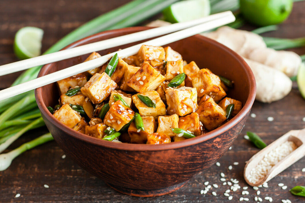 Tofu är en bra proteinkälla för veganer.