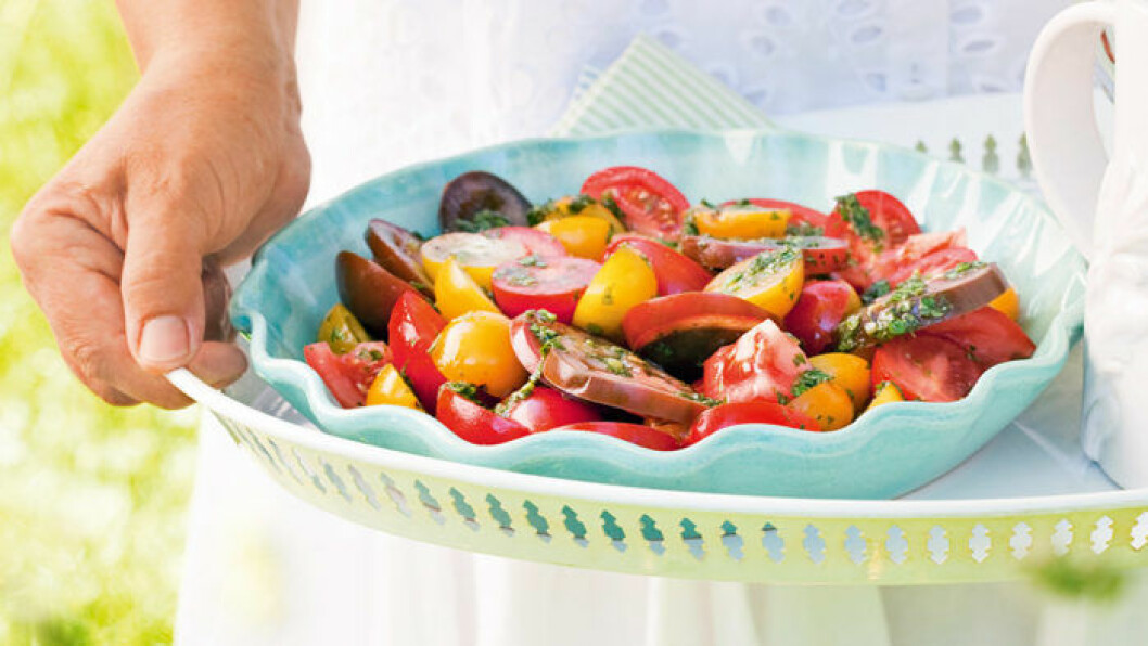 Blandad tomatsallad med basilika. Blandad tomatsallad med basilika.