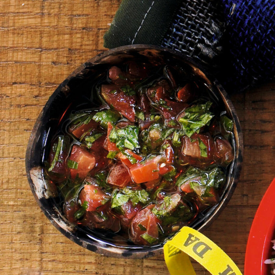 Tomatsalsa med chili, vitlök och koriander. Tomatsalsa med chili, vitlök och koriander.