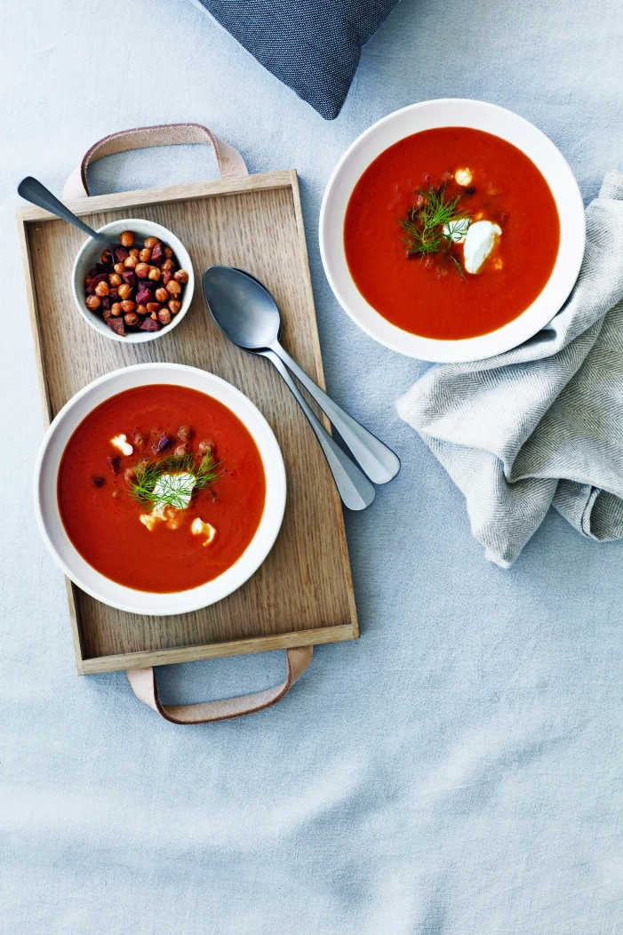 Tomatsoppa med kikärter och spröd chorizo