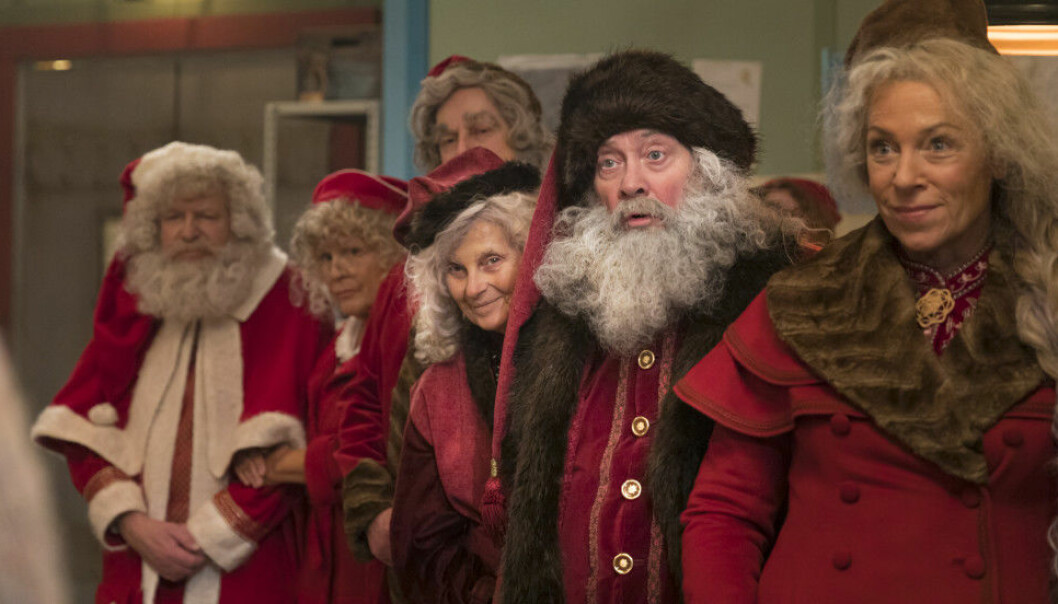 Katarina Ewerlöf som tomte i julkalendern 2019 Tomtarna i tomteverkstaden och Katarina Ewerlöf