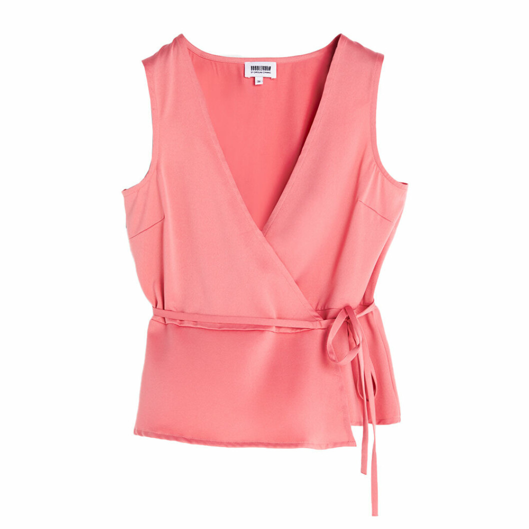 Top i ett set i rosa färg