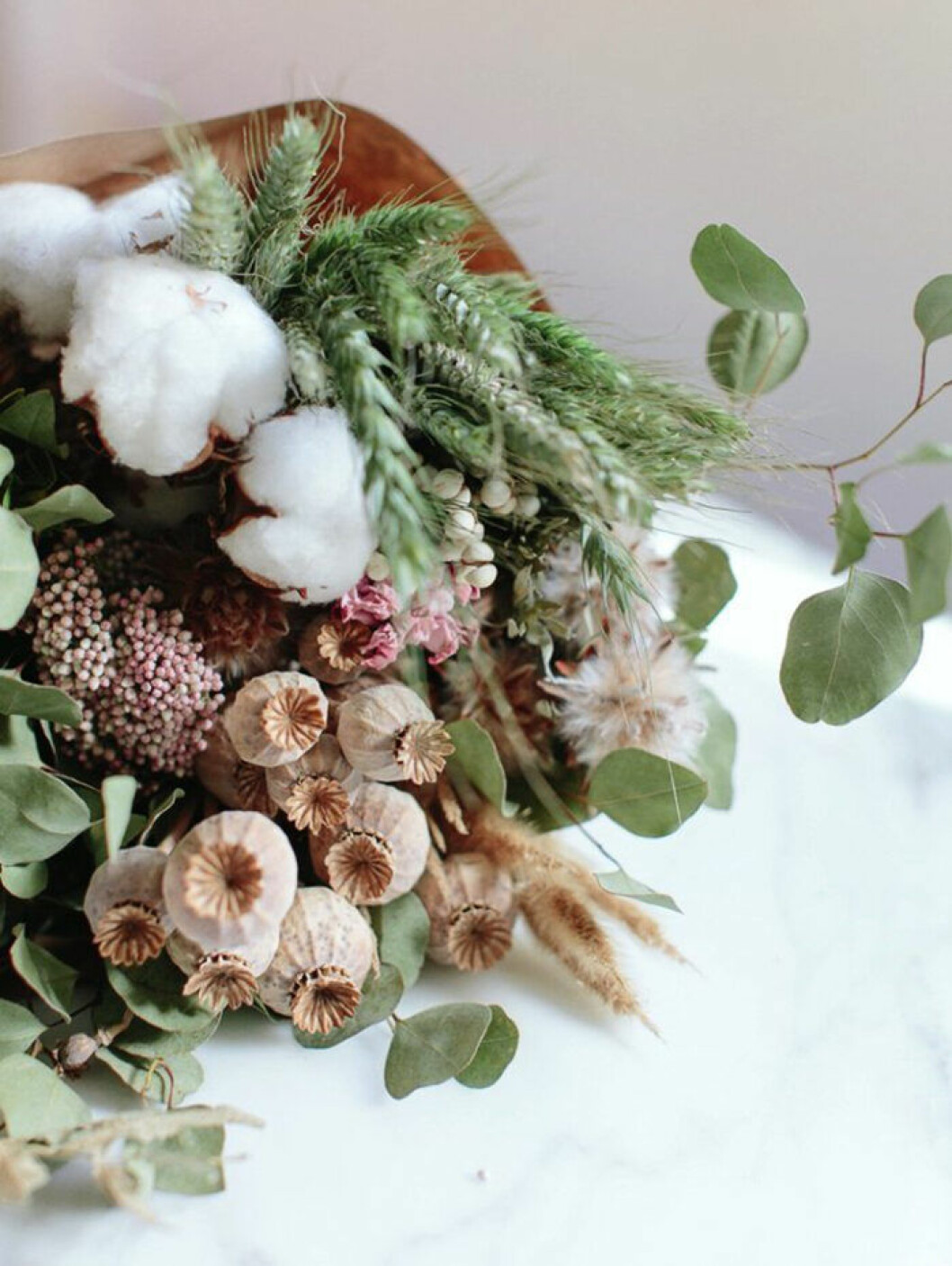 Investera i en maffig bukett med många olika blommor – den står ju sig länge! Foto via: Lili in wonderland Torkade växter är en stor trend 2019 – här är tipsen för att lyckas.