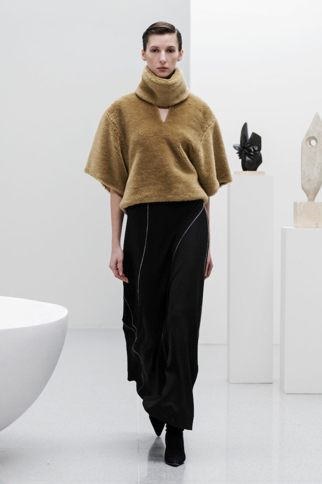 Totême AW18 Beige topp i fuskpäls från Totême AW18.